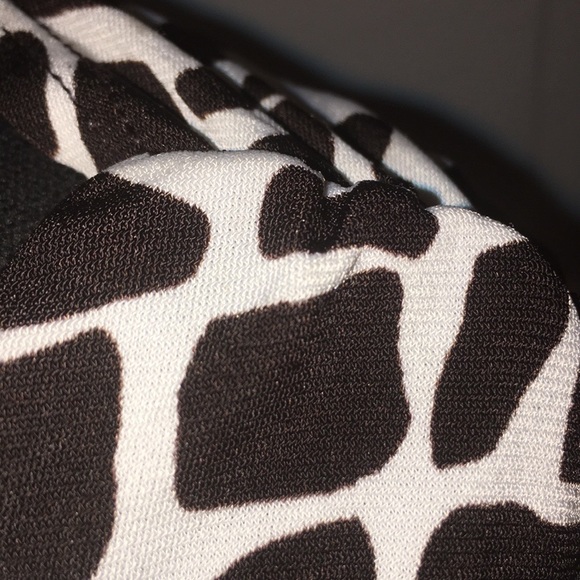 EN FOCUS STRIKING BL/WHITE ANIMAL PRINT DRESS  8P - Picture 4 of 12